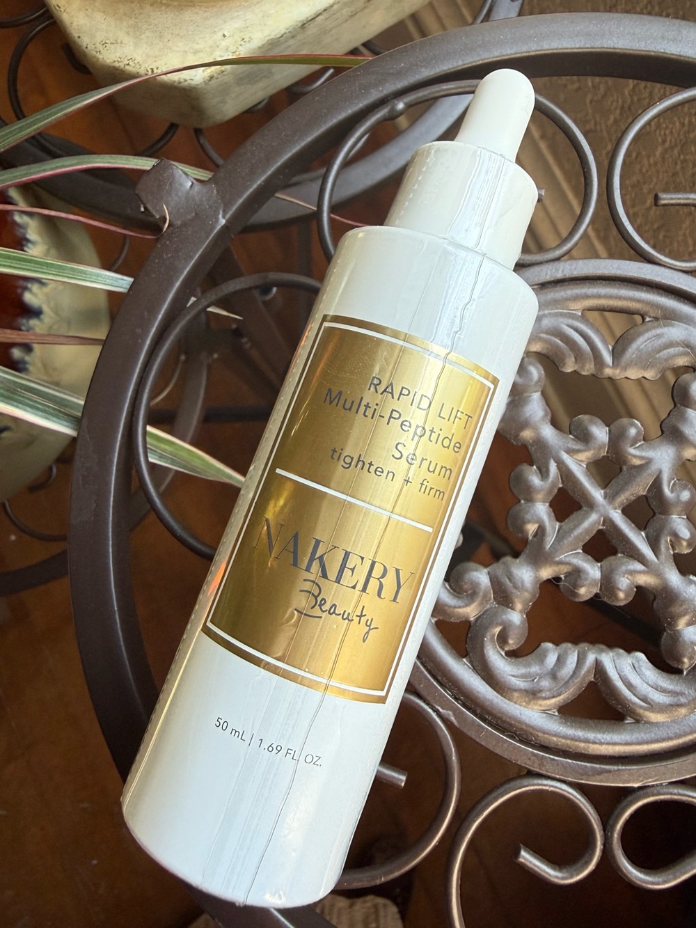 Nakery Beauty Rapid-Lift Multi-Peptide Serum - White & Gold